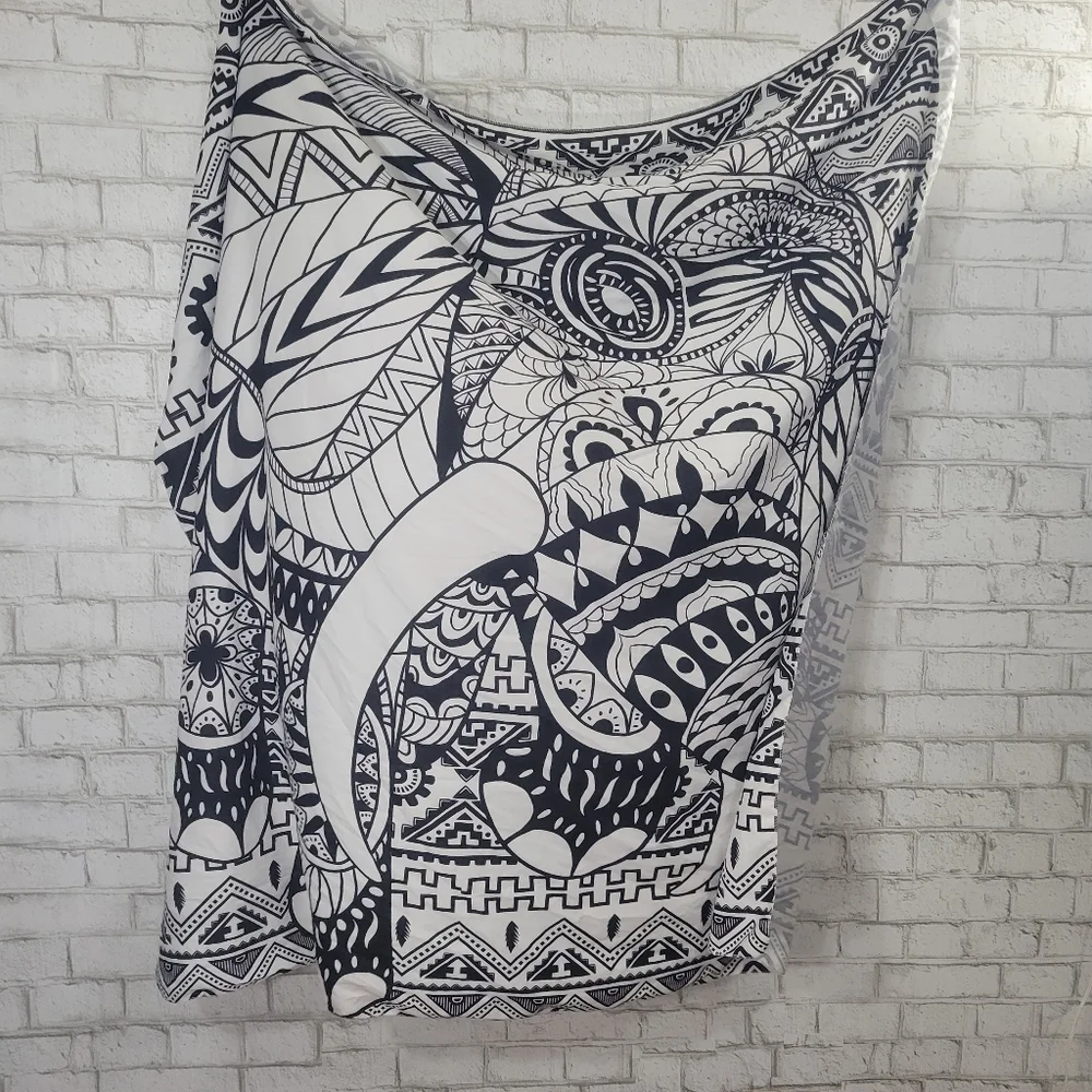 Black and white printed tapestry‎ wall hanging